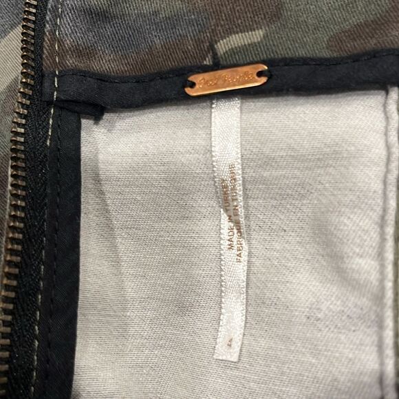 Free People camouflaged mini skirt 97% cotton, 3% elastane - Picture 4 of 5